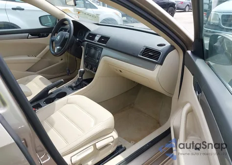 2015 Volkswagen Passat 1.8T Limited Edition из США, поврежденный, VIN 1VWAT7A38FC099474